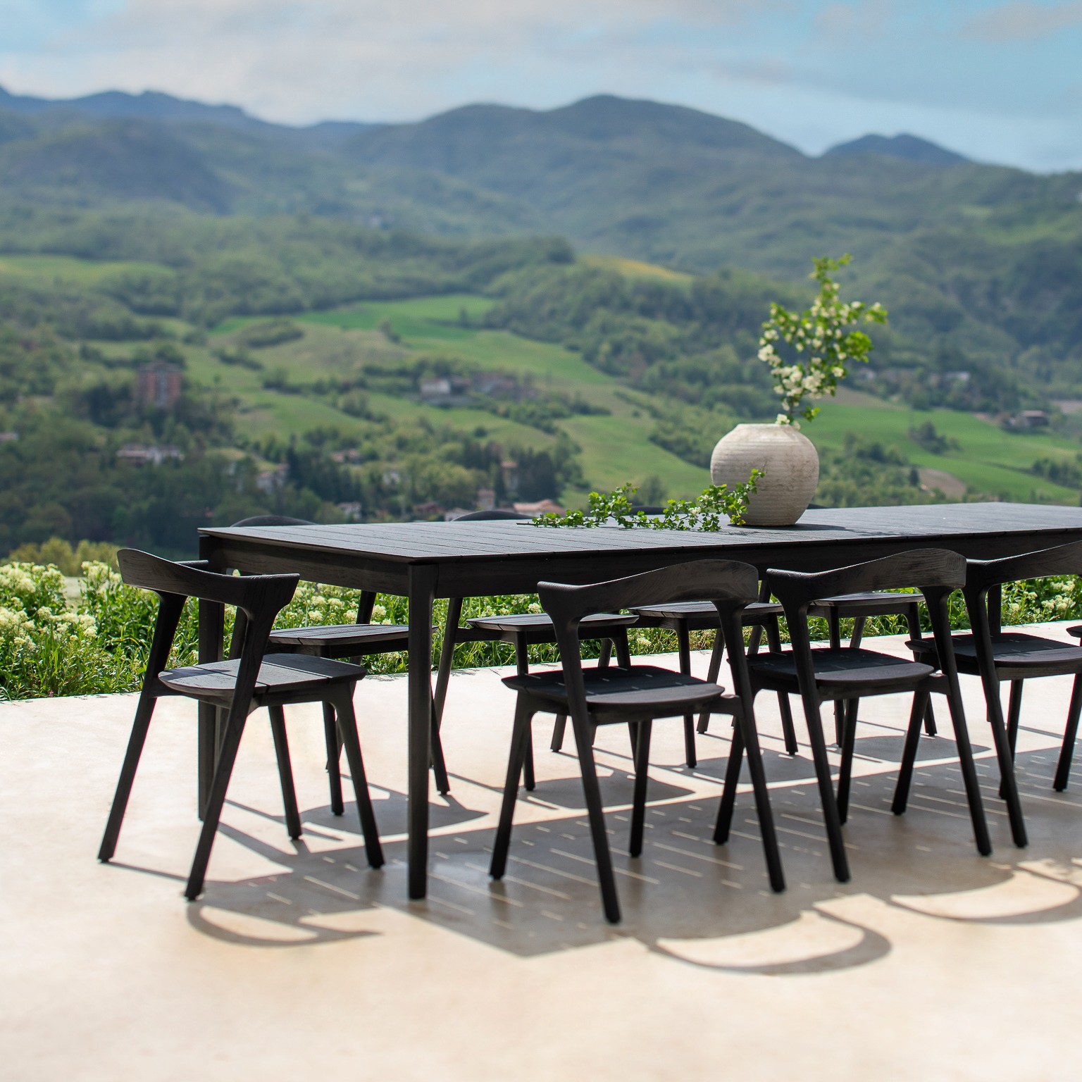 10154_Bok_outdoor_black_chair_10276_10277_10278_10279_Bok_outdoor_dining_table_web (2)