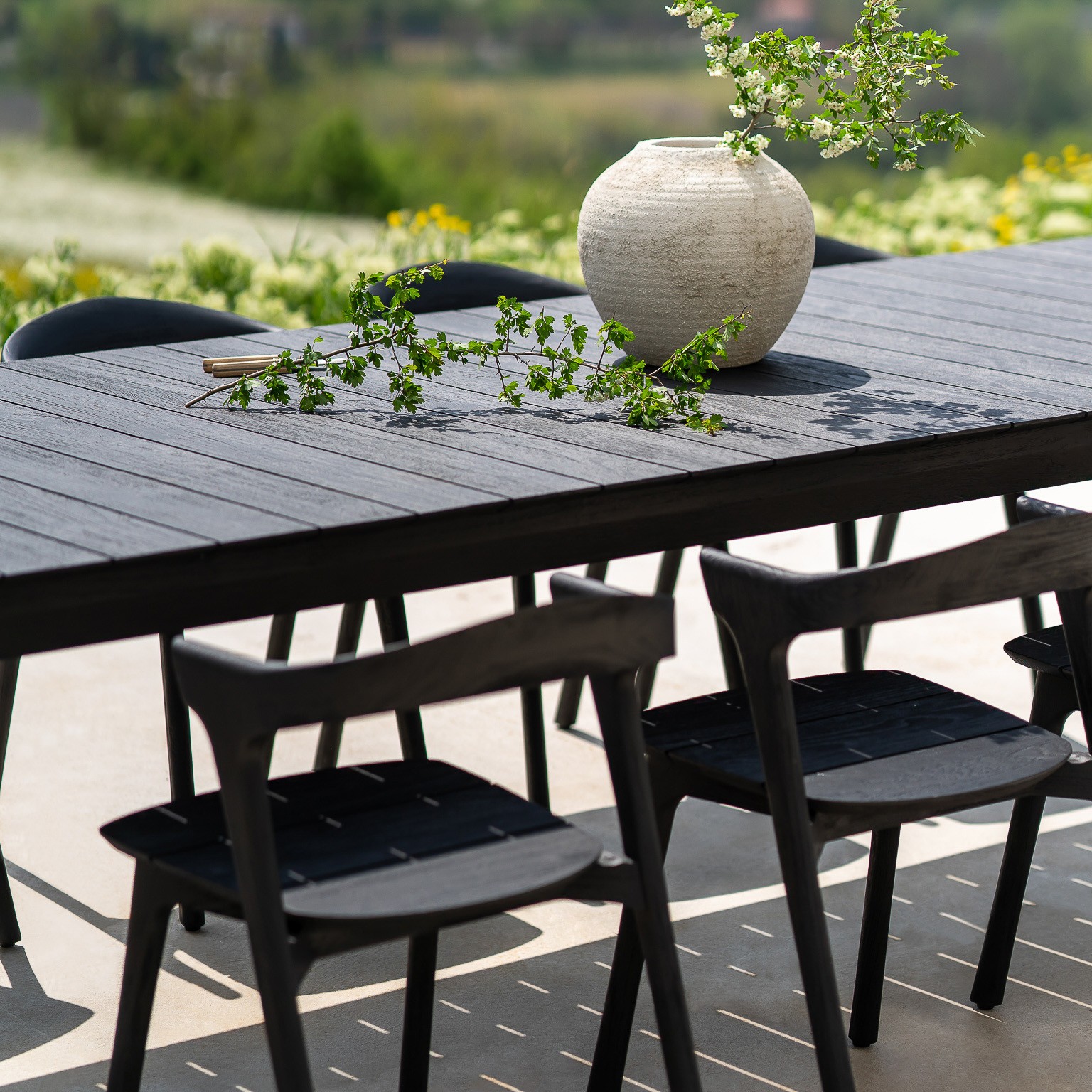 10154_Bok_outdoor_black_chair_10276_10277_10278_10279_Bok_outdoor_dining_table_web (4)