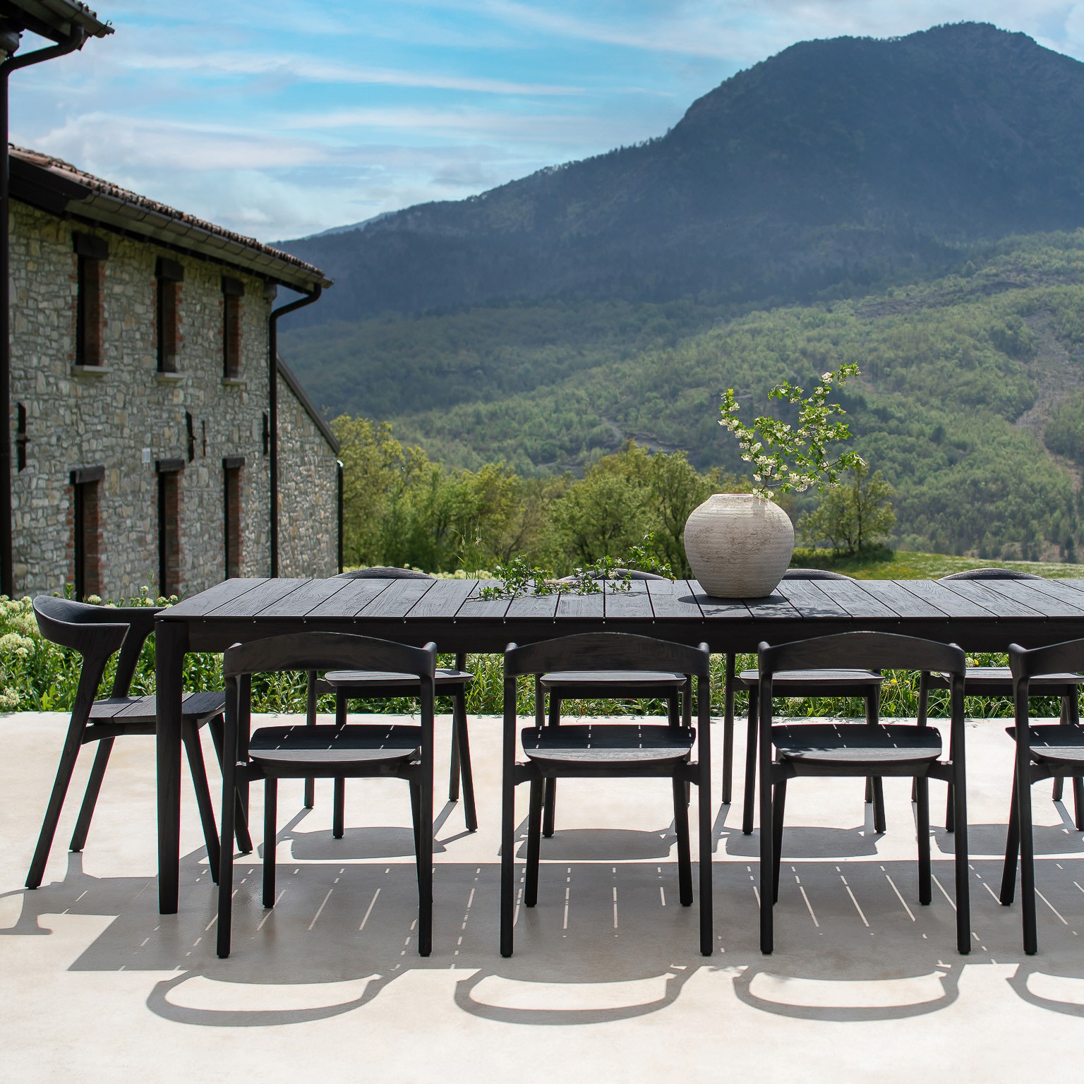 10154_Bok_outdoor_black_chair_10276_10277_10278_10279_Bok_outdoor_dining_table_web (6)