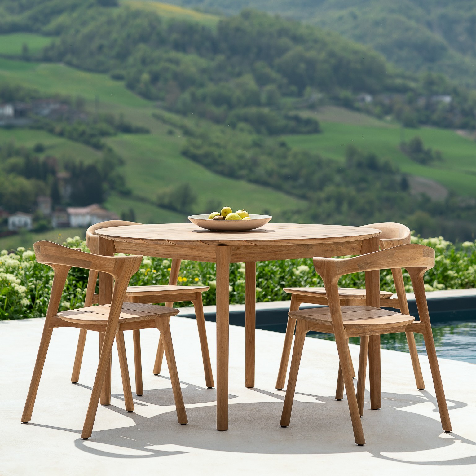 10155_Bok_outdoor_chair_teak_10298_Bok_outdoor_table_round_web (2)