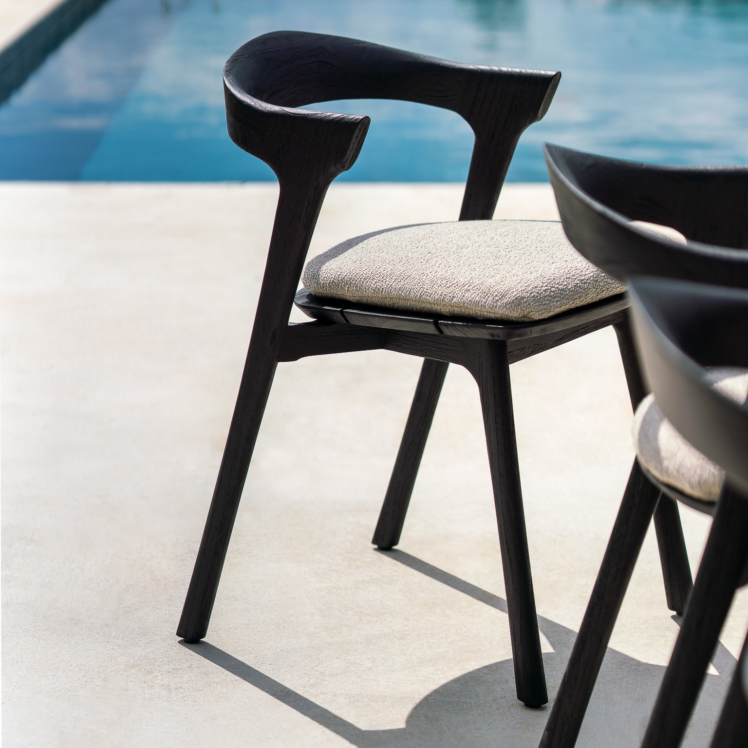 10363_Bok_outdoor_black-dining_chair_natural_cushion_web